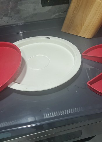 Beden Bölmeli Kırmızı Plastik Servis Tabağı