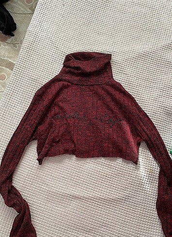 Bershka Boğazlı crop bluz