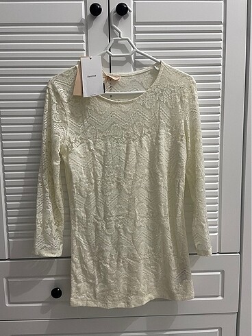 Etiketli bershka bluz