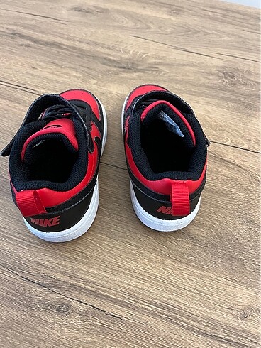 25 Beden kırmızı Renk Nike erkek çocuk ayakkabı