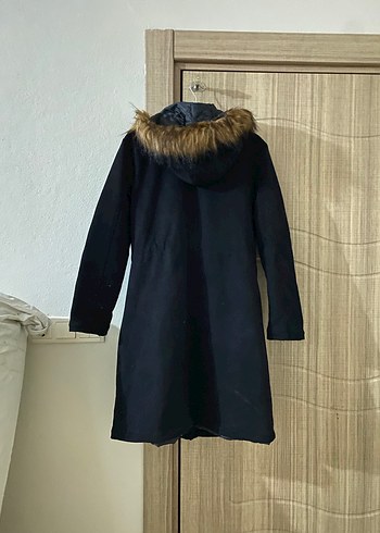 Kürk Detaylı Siyah Midi Kadın Mont - Görsel 3