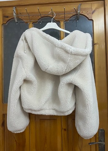 m Beden beyaz Renk Bershka Beyaz Peluş Kadın Mont