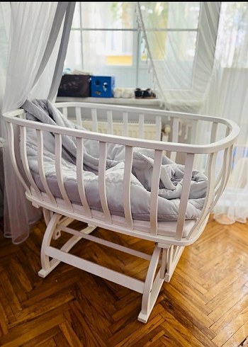 Beyaz Ahşap Beşik ve Gri Tül Örtü - Görsel 5