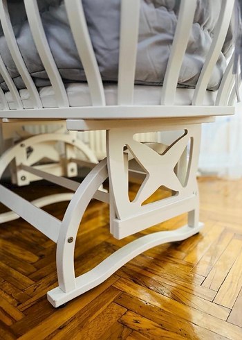 Beyaz Ahşap Beşik ve Gri Tül Örtü - Görsel 8