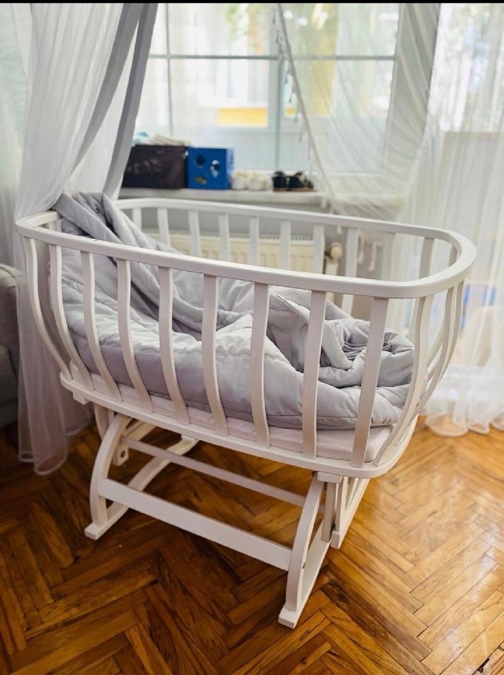 Beyaz Ahşap Beşik ve Gri Tül Örtü - Görsel 5