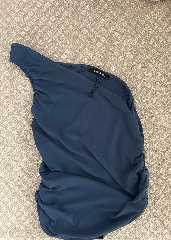 Büzgü Detaylı Tek Omuz Bluz - Görsel 3