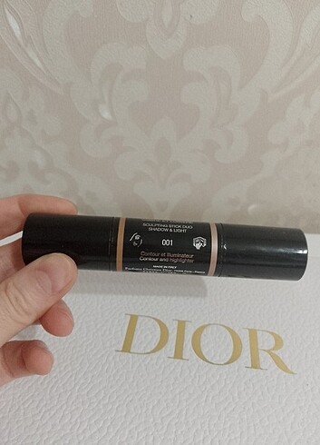  Beden DİOR BLUSH LİGHT CONTOUR STİCK 002