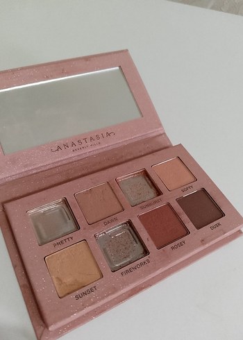 Anastasia Beverly hills Far Paleti