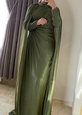 Uzun Kollu pelerin detaylı kadın abiye elbise - Görsel 2