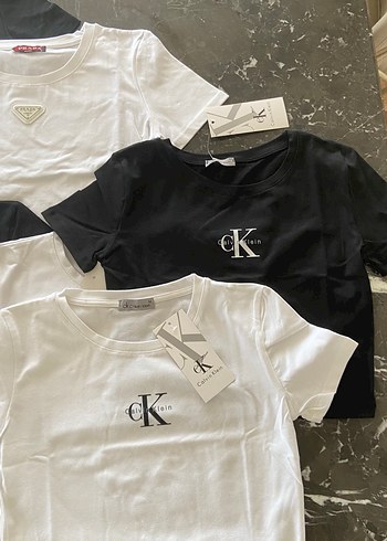 Calvin Klein Kadın Kısa Kollu Tişört