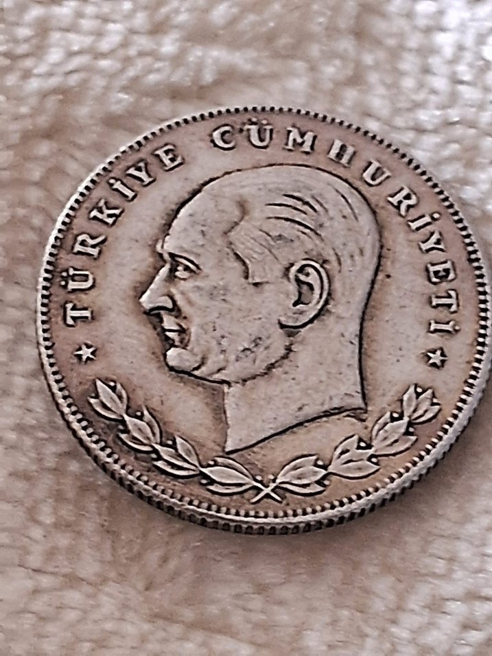 Vintage 1934 Altın Tonlu 100 Kurus Rozeti - Görsel 2