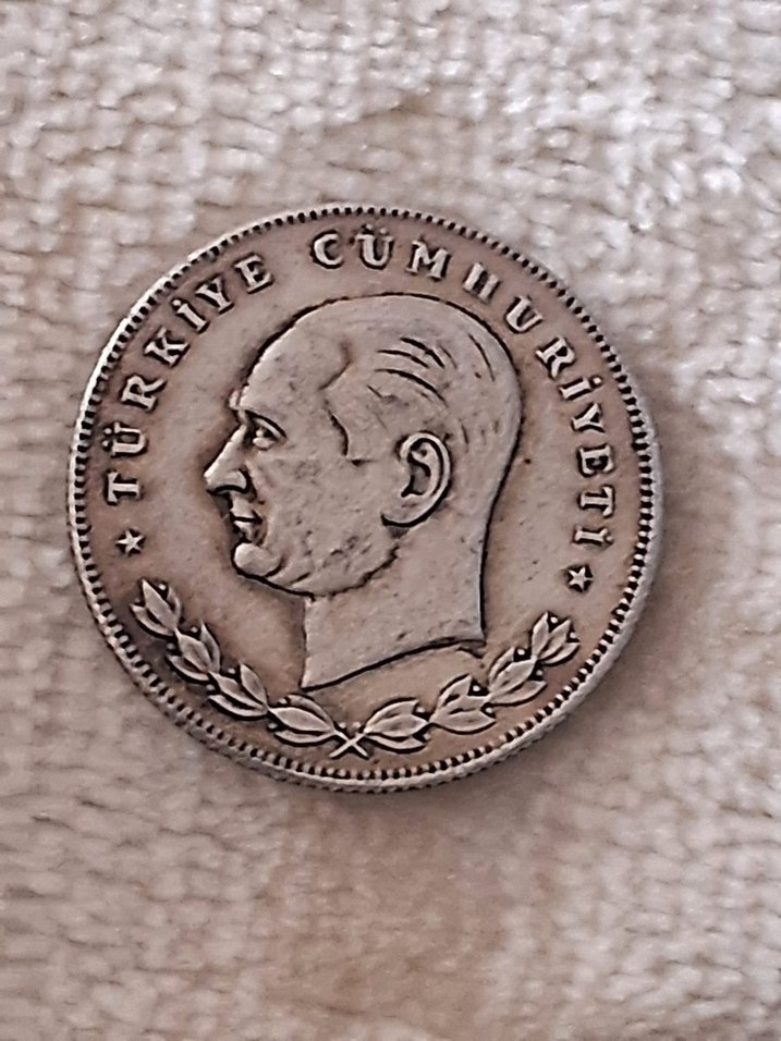 Vintage 1934 Altın Tonlu 100 Kurus Rozeti - Görsel 4