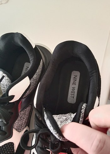 Nine West Siyah Gri Yılan Desenli Bağcıklı Spor Ayakkabı
