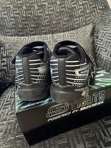 30 Beden Skechers erkek çocuk ayakkabı ışıklı