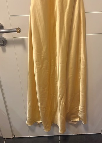 Zara Zara Sarı Saten Midi Askılı Elbise