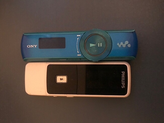 2 adet müzik çalar Sony ve Phlips