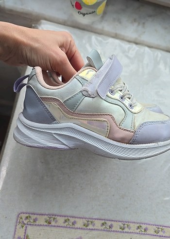 Kız Çocuk Gri Bağcıklı ve Cırt Cırtlı Spor Ayakkabı - Görsel 2