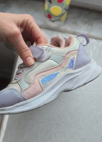 Kız Çocuk Gri Bağcıklı ve Cırt Cırtlı Spor Ayakkabı - Görsel 3