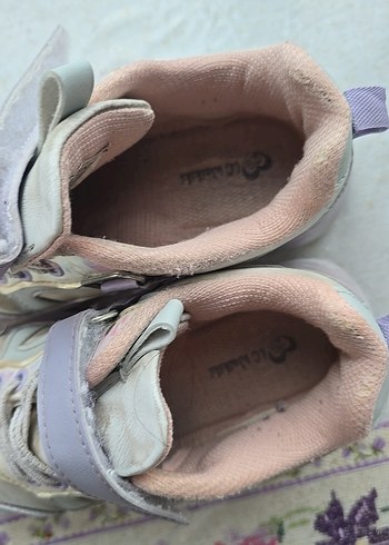 Kız Çocuk Gri Bağcıklı ve Cırt Cırtlı Spor Ayakkabı - Görsel 4