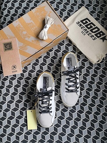 37 Beden GOLDEN GOOSE DELUX BRAND