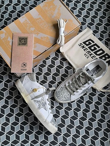 37 Beden GOLDEN GOOSE DELUX BRAND