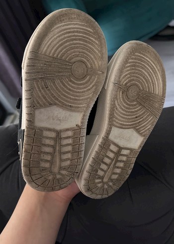 24 Beden Erkek Çocuk Siyah Cırtlı ışıklı Sneakers