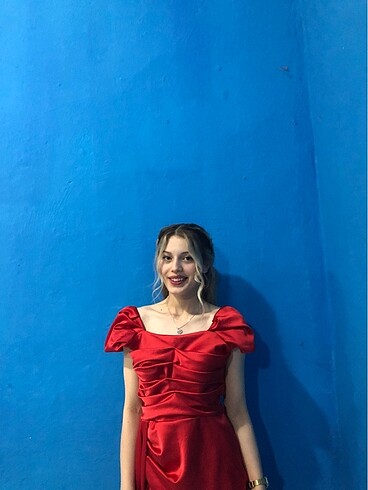 Kırmızı saten abiye