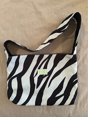 zebra desenli kumaş çanta