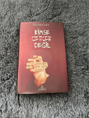 Kimse gerçek değil Zeynep şey