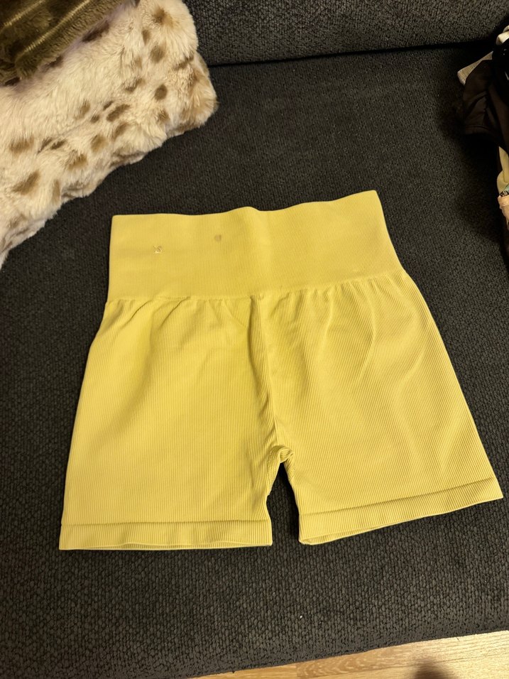 H&M spor şortu - Görsel 2