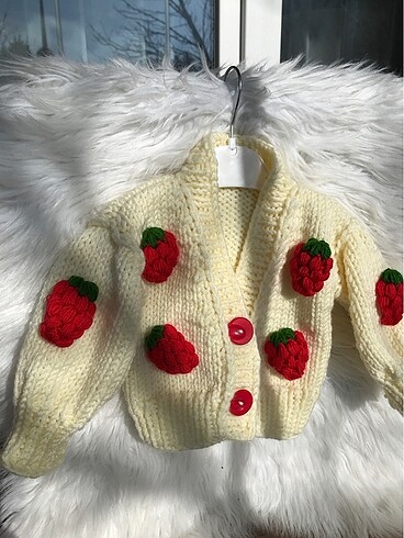 Çilekli crop hırka