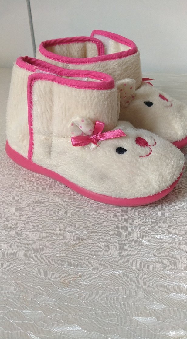 Kız Çocuk Beyaz Nakışlı Kürklü Terlik - Görsel 2