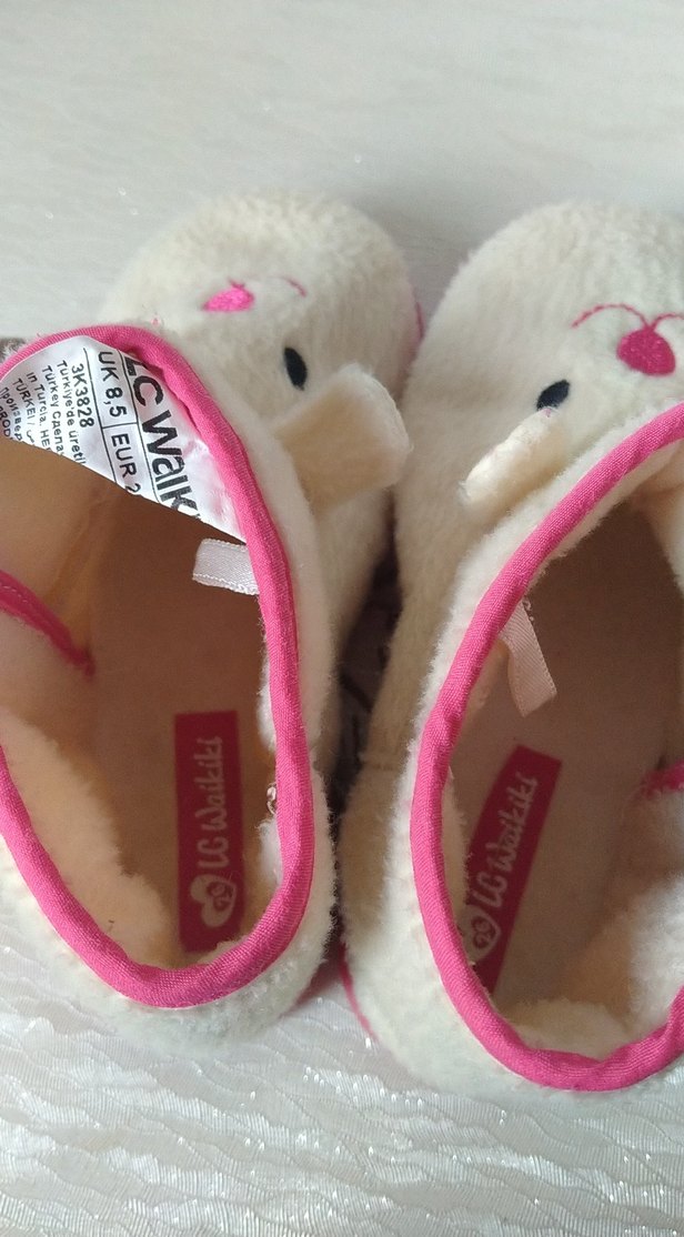 Kız Çocuk Beyaz Nakışlı Kürklü Terlik - Görsel 4