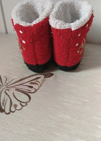 Kız Çocuk Kırmızı Nakışlı Sıcak Ev Terliği - Görsel 2