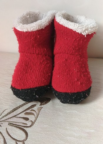 Kız Çocuk Kırmızı Nakışlı Sıcak Ev Terliği - Görsel 3