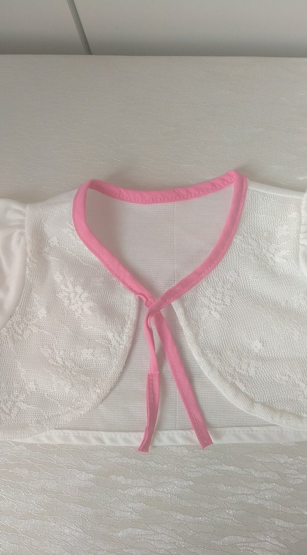 Kız Çocuk Beyaz Dantel Detaylı Bolero iki koltuk arası 26 cm - Görsel 2