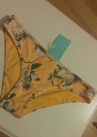 Sarı, H&M bikini altı.