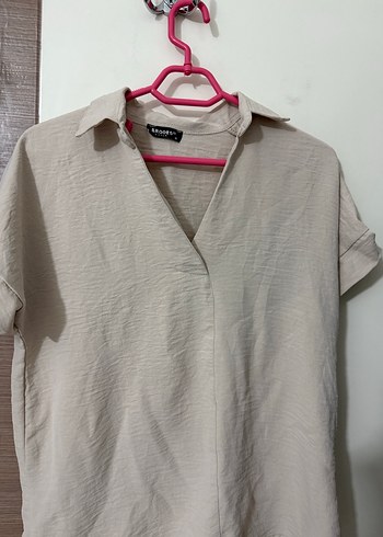 Bej V Yakalı Keten Kadın Gömlek - Görsel 2