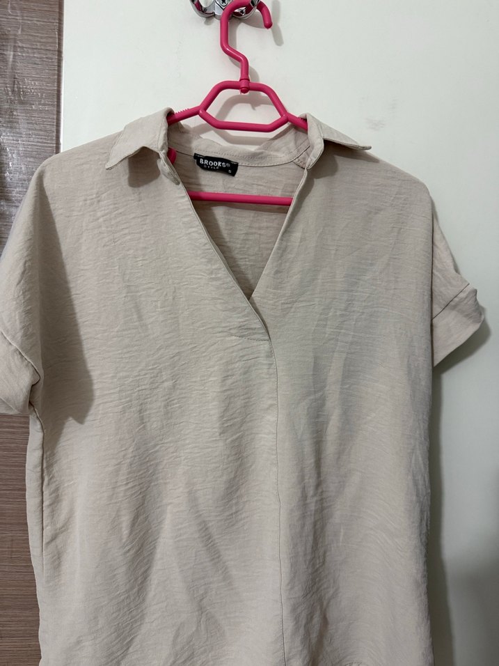 Bej V Yakalı Keten Kadın Gömlek - Görsel 2