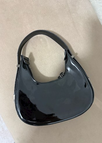 Parlak Siyah Deri Tokalı Kadın Çanta - Görsel 2