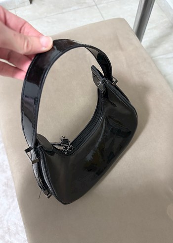 Parlak Siyah Deri Tokalı Kadın Çanta - Görsel 3