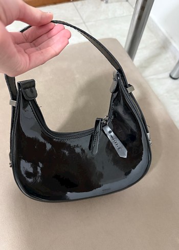 Parlak Siyah Deri Tokalı Kadın Çanta - Görsel 5