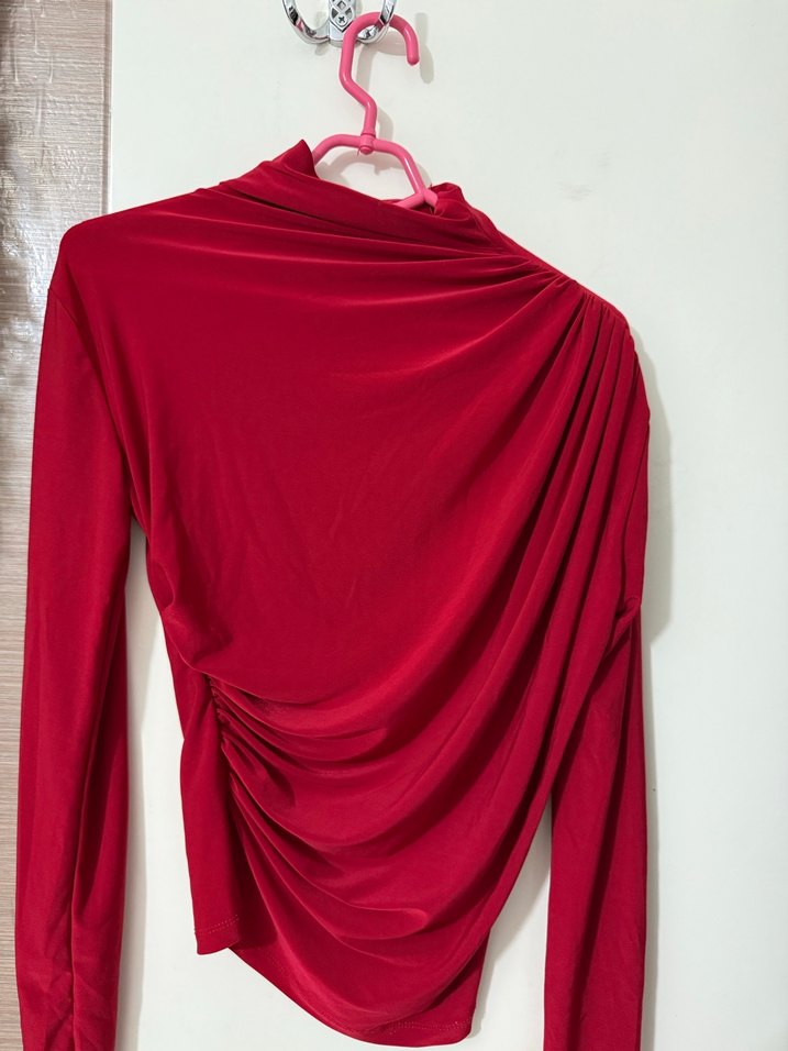 Kırmızı Drapeli Yüksek Yakalı Kadın Bluz - Görsel 2