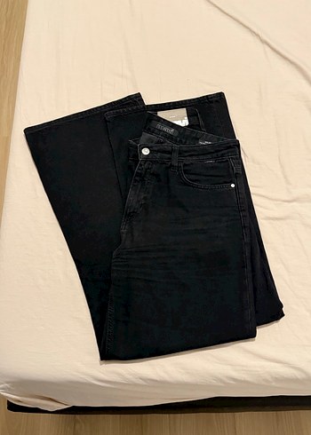 Siyah Rahat Kesim Kadın Midi Kot Pantolon - Görsel 3