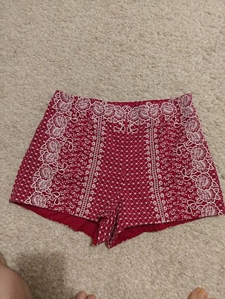 h&m işlemeli şort