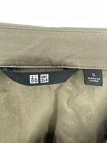s Beden haki Renk Uniqlo Gömlek %70 İndirimli.
