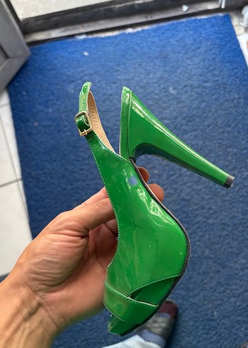 35 Beden Parlak Yeşil Topuklu Kadın Ayakkabı