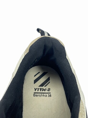 38 Beden ten rengi Renk Bershka Spor Ayakkabı %70 İndirimli.