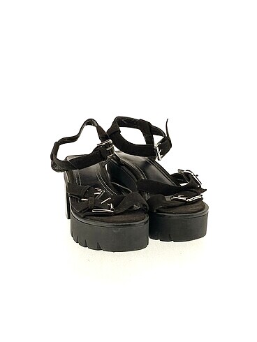 Bershka Bershka Sandalet %70 İndirimli.
