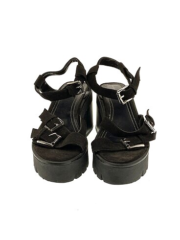 37 Beden Bershka Sandalet %70 İndirimli.